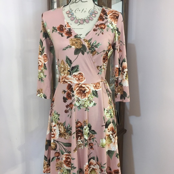 Iz Byer Dresses & Skirts - Brand new! 🌺 Lovely Floral Dress NWT!!!